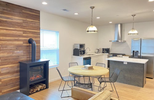 North Central Casa | Downtown 3B/3b kids friendly home in San Mateo