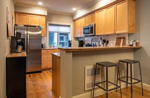 Minor Casa | 3 Bedroom Townhouse Downtown w/Private Backyard