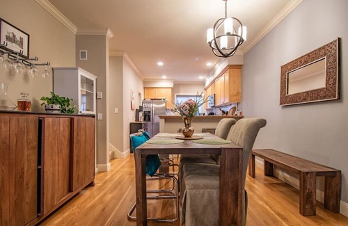 Minor Casa | 3 Bedroom Townhouse Downtown w/Private Backyard