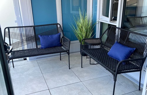 South Pandosy Apartamento | Lakeside Retreat w/Rooftop Pool, Hot Tub, Firepits & BBQs – 10 min to Downtown