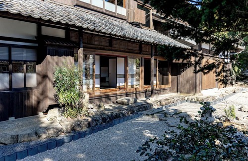 Ikeda Casa | Spend a relaxing time with your loved one in a 120-year-old farmhouse. Enjoy the lovely satoyama time watching the ears of rice swaying in the wind, listening to birds singing, and looking up at the starry sky!