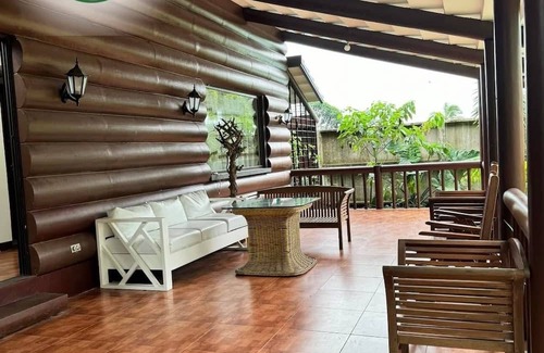 Tagaytay Cabina | Luntian log cabin with WiFi, AC in superb Tagaytay City
