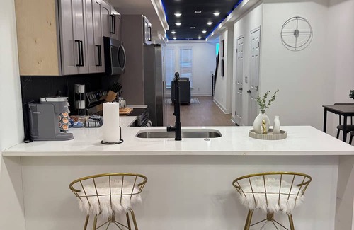Downtown Baltimore Casa | Spacious 3BR, 3.5BA Home with Ensuite Bathrooms & Modern Comforts