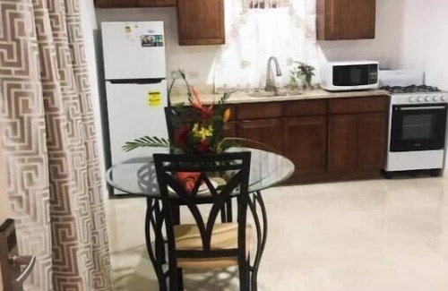 Arnos Vale Apartamento | Calliandras Apartment Complex #2