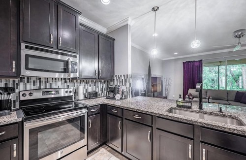 Bearss Plaza Casa | LUXURIOUS LIVING incl. Pool, Gym, Sauna, Jogging Trails & More