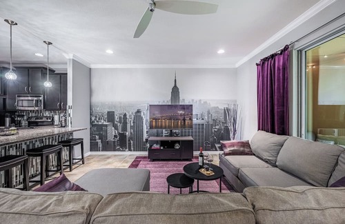 Bearss Plaza Casa | LUXURIOUS LIVING incl. Pool, Gym, Sauna, Jogging Trails & More