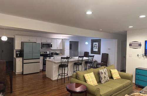 East Durham Cama Y Desayuno | Charming 2-bedroom bed & breakfast in Durham with WiFi, AC