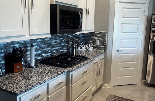 Katy Casa | Charming 3-bedroom house with Pool, WiFi and AC in delightful Katy