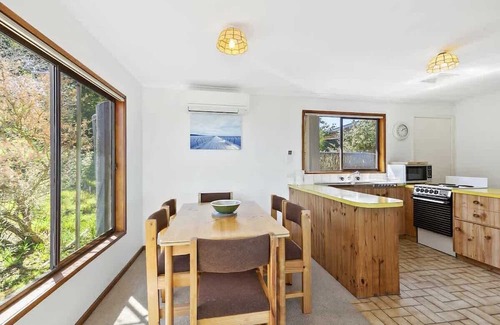 Moggs Creek Casa | Moggs View I Walk to Beach