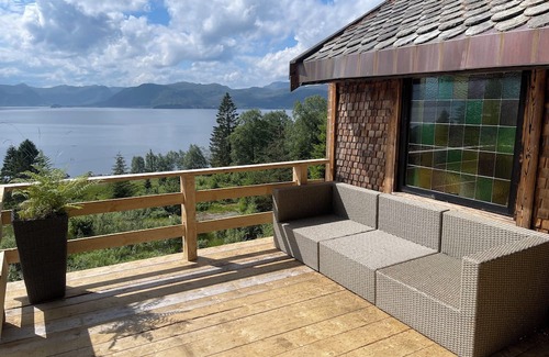 Fiskabygd Cabina | Stunning fiord panorama view off-grid forest cabin