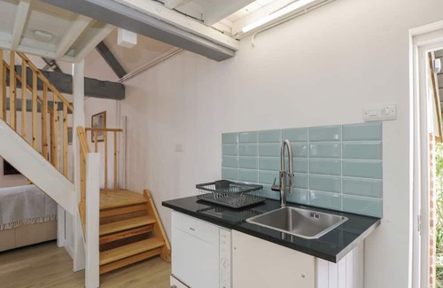 Broad Hinton Casa | COACH HOUSE, character holiday cottage in Royal Wootton Bassett