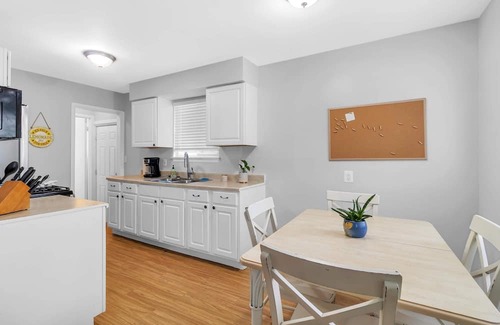 Pontiac Casa | NEW! Beautiful retreat Home Near Auburn Hills/Waterford