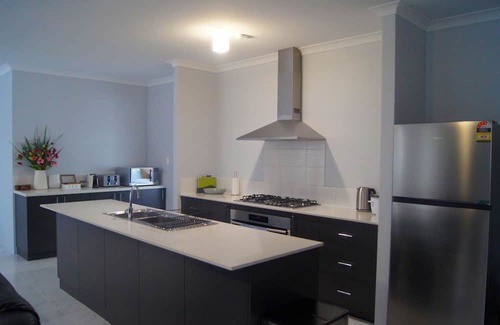 Baldivis Casa | Spacious 4 Bedroom Baldivis Home – Sleeps 8 Comfortably