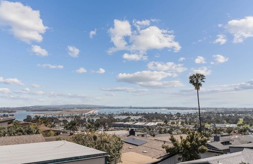 Bay Park Casa | House on the Hill