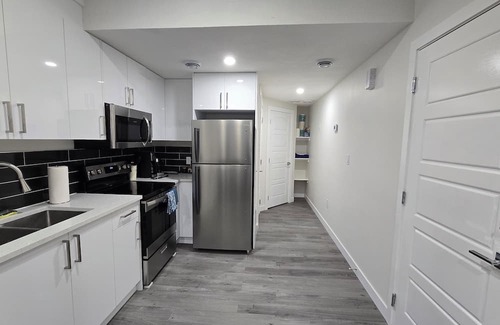 Northwest Edmonton Casa | Modern Cozy 1-Bed Basement Apartment Suite | Private Entry & All Essentials
