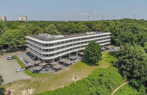 Wageningen Casa | Lux Retreat w/ Onsite Dining, Serene Views & Spa Access | Close to Nature Parks