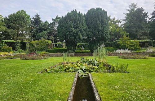 Wageningen Casa | Lux Retreat w/ Onsite Dining, Serene Views & Spa Access | Close to Nature Parks