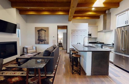 Historic Eastside Casa | Delgado C-3: Just one block from Canyon Road!