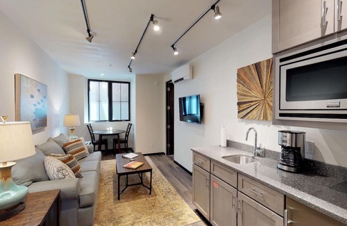 Downtown Santa Fe Condominio | The Lincoln 303, 1 Bed / 1 Bath, Luxury Apartment with Kitchenette
