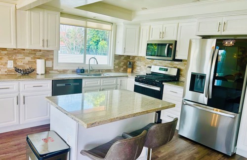 Westminster Casa | Spacious Disney , Beach Home for 14 people in charming Midway City