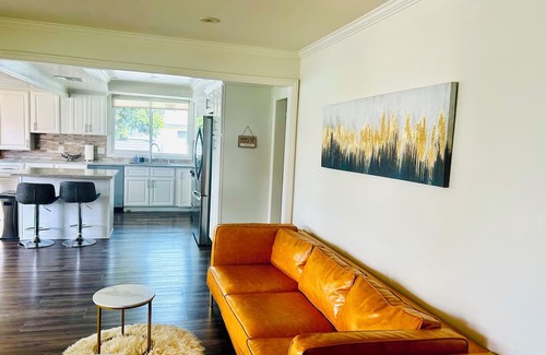 Westminster Casa | Spacious Disney , Beach Home for 14 people in charming Midway City