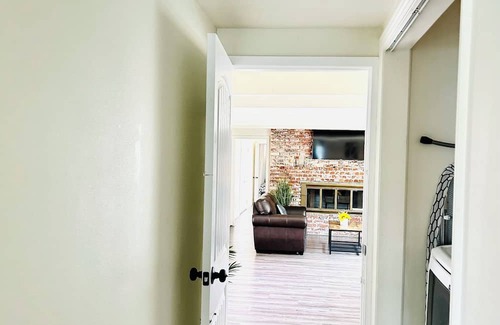 Westminster Casa | Spacious Disney , Beach Home for 14 people in charming Midway City