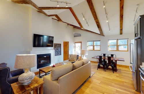 Downtown Santa Fe Casa | Bosque Casita: Downtown Railyard District, a short walk to Plaza