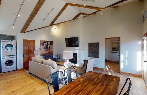 Downtown Santa Fe Casa | Bosque Casita: Downtown Railyard District, a short walk to Plaza