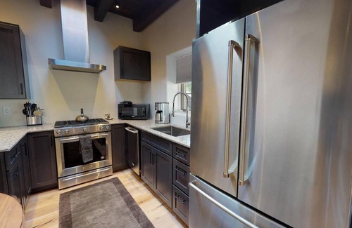Historic Eastside Casa | Delgado C-4: One block from Canyon Road!