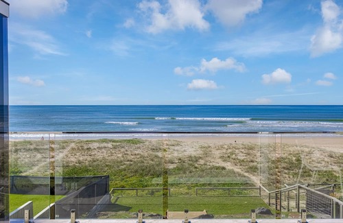 Palm Beach Casa | Beach Break on Jefferson . 3 bedroom Beachfront Holiday home with Linen and Wifi included