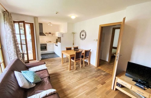 Rauris Apartamento | Acogedor apartamento para 4 personas con WIFI, piscina, TV, terraza y aparcamiento