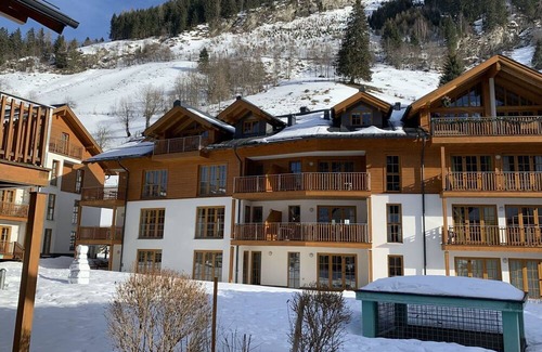 Rauris Apartamento | Bonito apartamento para 6 personas con WIFI, piscina, TV, terraza y aparcamiento