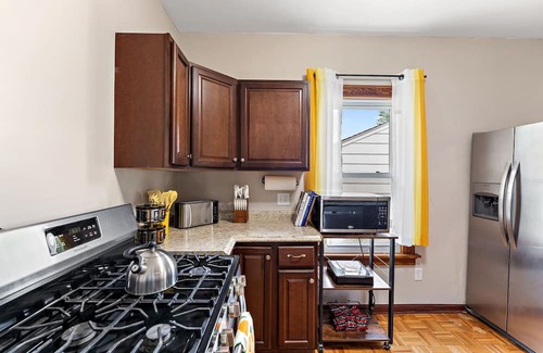 Lyn-Lake Casa | Uptown Classic 5BR Comfort Near Lake Path