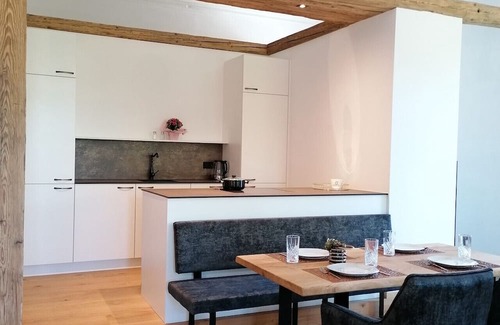 Aurolzmunster Apartamento | Elegant Versailles Stay for 3 |Breakfast Included