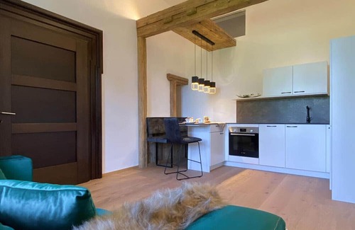 Aurolzmunster Apartamento | Elegant Versailles Stay for 3 |Breakfast Included