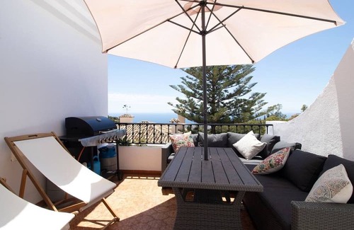 Mijas Apartamento | Discover this charming 3-bedroom apartment in the heart of Mijas Pueblo