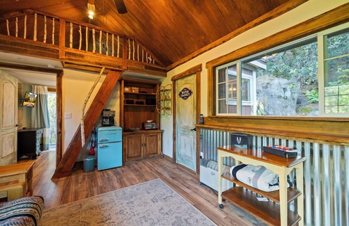 Forest Meadows Casa | 15 minutes from Murphys, Bocce Ball, Hot Tub, Pool Table, Sleeps 12
