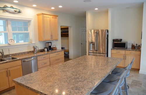 Shelter Harbor Casa | Water Views Galore! Shelter Harbor Spacious 5-bdrm house - Private Beach - AC