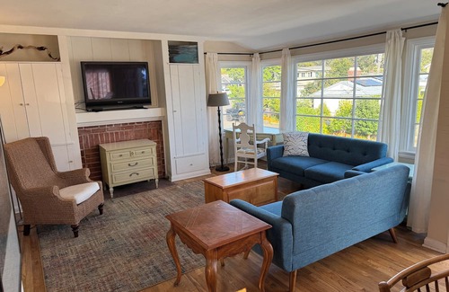 Laguna Beach Apartamento | 1 bedroom apartment, views, private deck, beach-close, unit is entire 2nd floor.