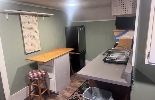 Milford Apartamento | 2-bed apt near Old Milford shops and dining. Beautiful parks and bike trail.