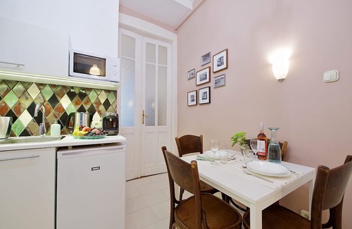 Ujlipotvaros Apartamento | Charming Family Stay with River View, Walk to Margaret Island