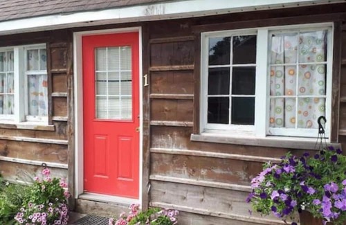 Grand Bend Cabina | Cozy Cabin #1, 1 block to the beach