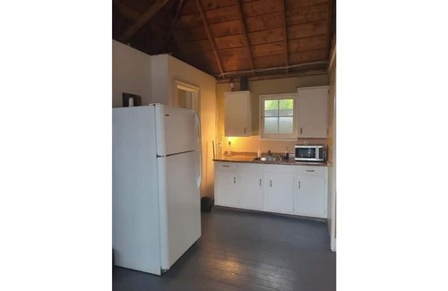 Grand Bend Cabina | Cozy Cabin #1, 1 block to the beach