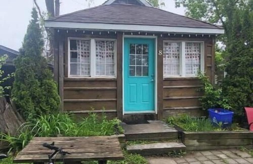 Grand Bend Cabina | Cozy Cabin #8, one block to beach