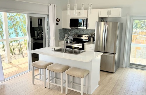 Governor's Harbour Casa | Gorgeous 2-bedroom Beachfront house in Governor's Harbour with AC, Hi Speed WiFi