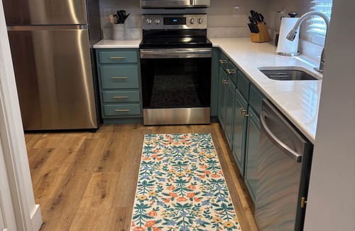 Highlands Casa | Charming 2-bedroom renovated townhome in Highlands. One mile from Main Street.