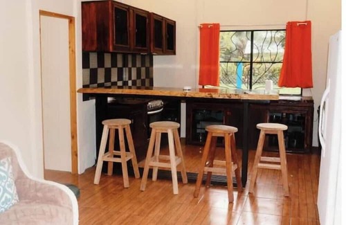 Cahuita Casa | Playa Negra's White House