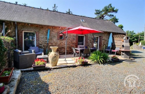 Lannebert Casa | Take advantage of the on-site spa, infrared sauna and tennis court shared with the adjoining gîte.