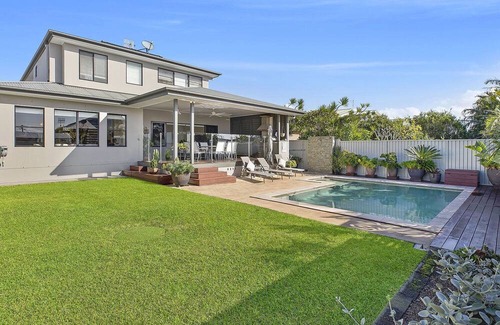Shelly Beach Casa | SHELLY BEACH HOUSE - FAMILY FRIENDLY WITH POOL, WALK TO BEACH