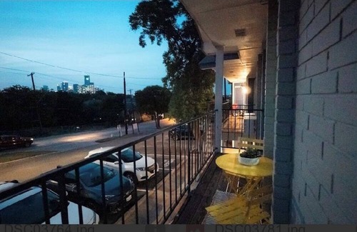 Riverside Apartamento | Modern Studio Retreat Near DT Austin!
